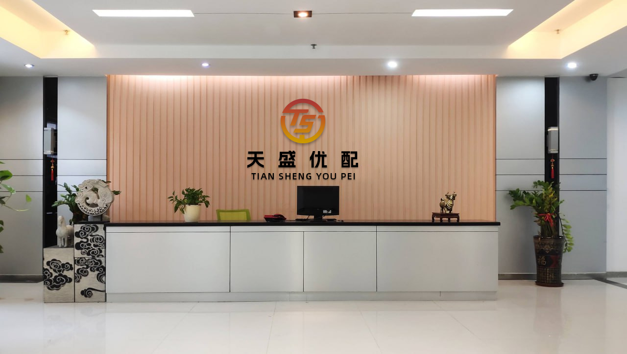 华城融 乌军摧毁战略轰炸机虽然让俄军抓狂，但也帮了俄军一个忙...